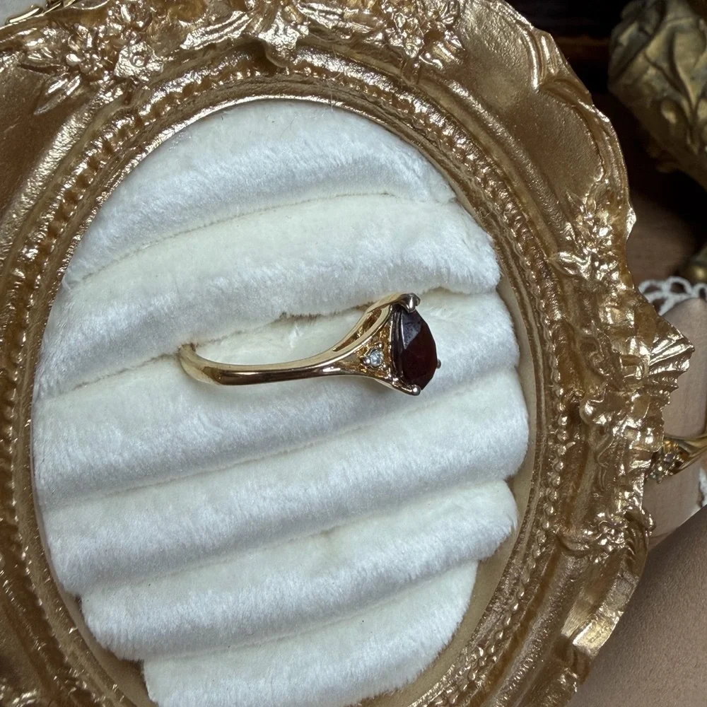 Avon Gold Ring with Red Gemstone - Picture 5 of 5